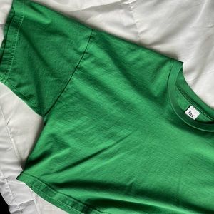 Aritzia TNA Cropped Green T shirt
